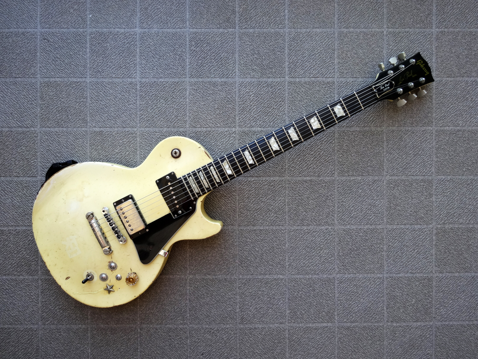 Gibson Les Paul studio エボニー-